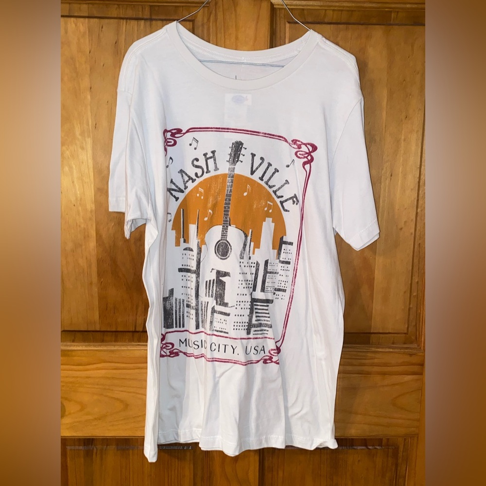 Nashville music city shirt, worn a handful of times